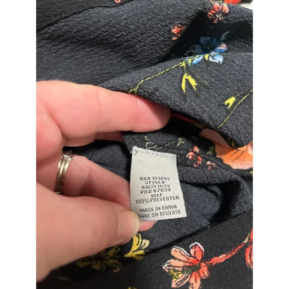 Bailey Blue woman’s v-neck black floral shirt sleeved one piece size medium.